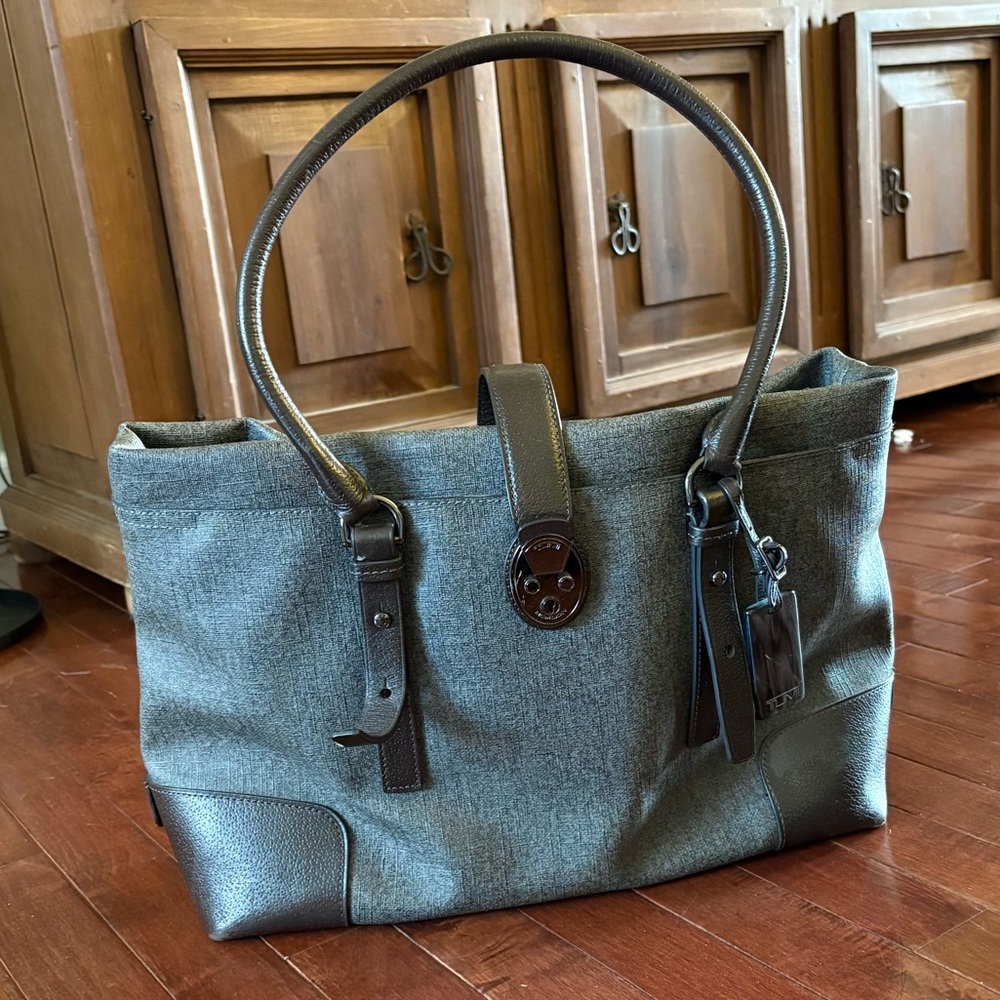 Tumi Lock and Key Travel Villa Turin Purse